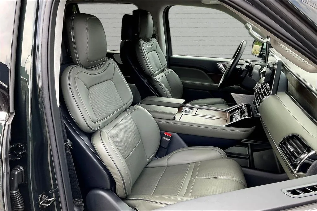 Lincoln Navigator photo 29