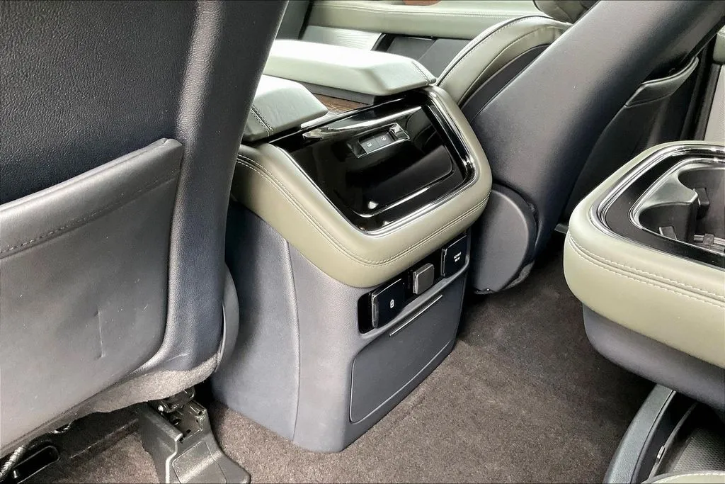 Lincoln Navigator photo 10