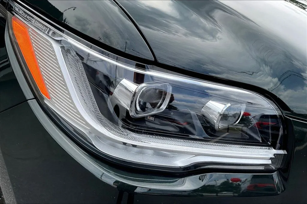 Lincoln Navigator photo 30