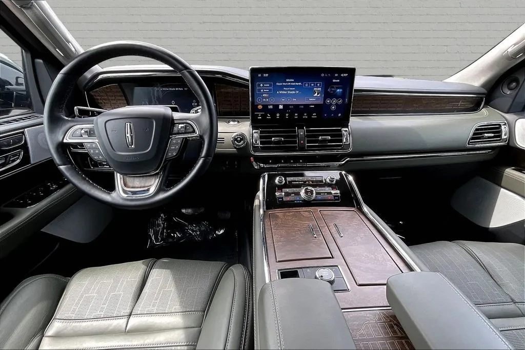Lincoln Navigator photo 7