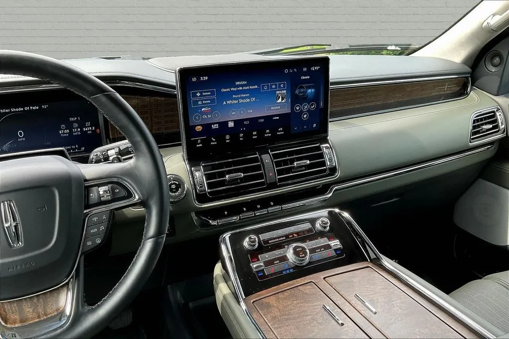 Lincoln Navigator photo 9