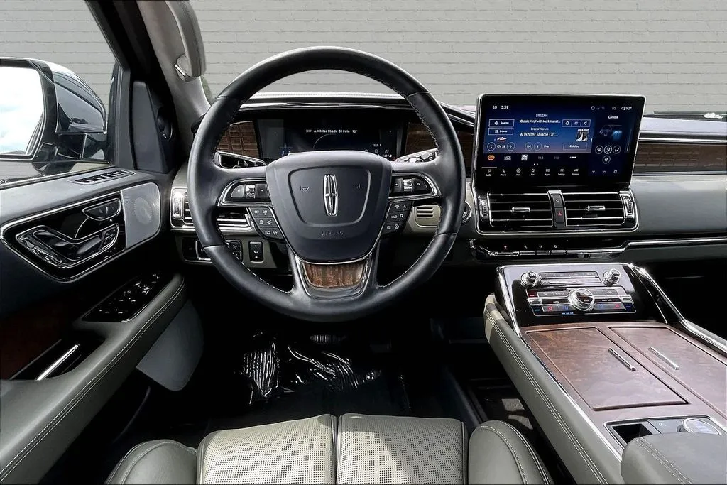 Lincoln Navigator photo 8