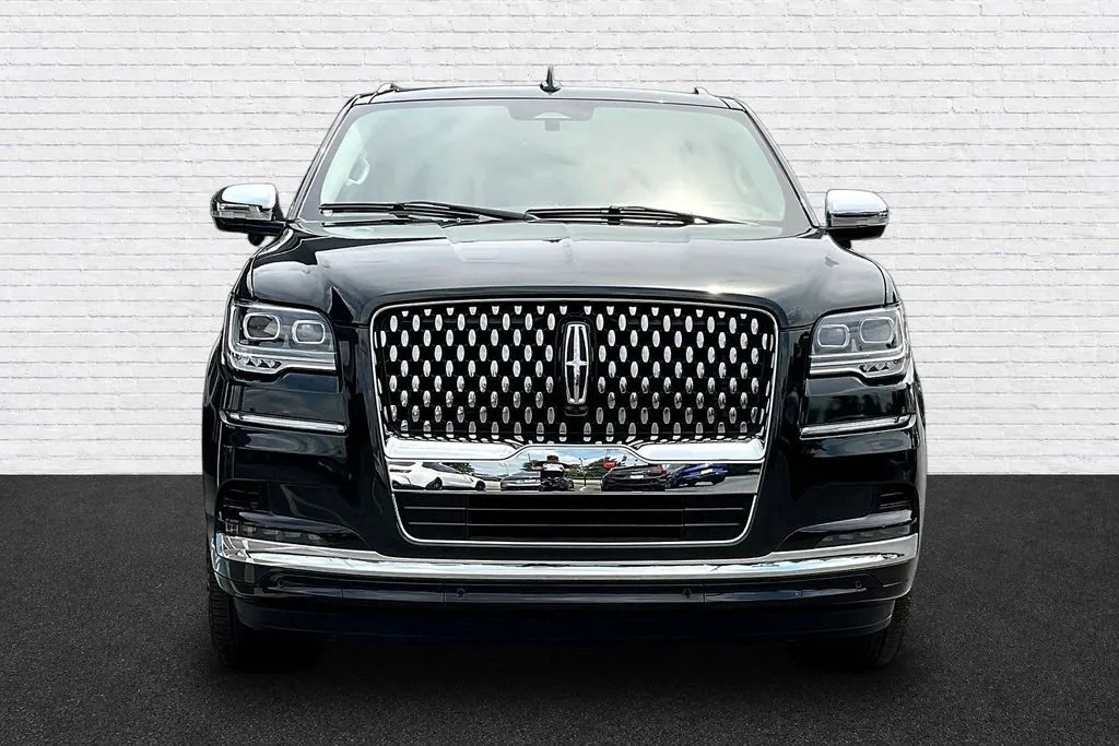 Lincoln Navigator photo 2
