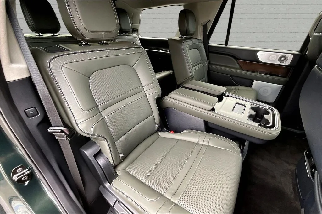 Lincoln Navigator photo 24