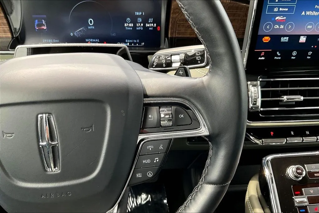 Lincoln Navigator photo 12