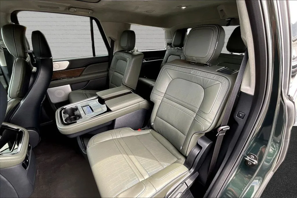 Lincoln Navigator photo 21