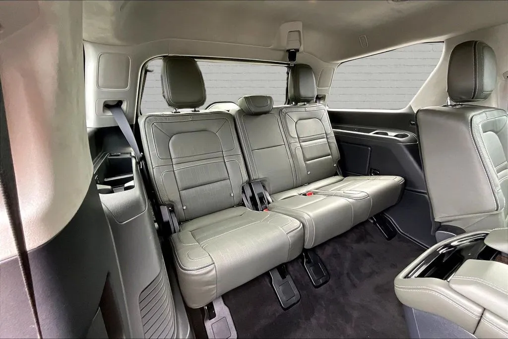 Lincoln Navigator photo 25