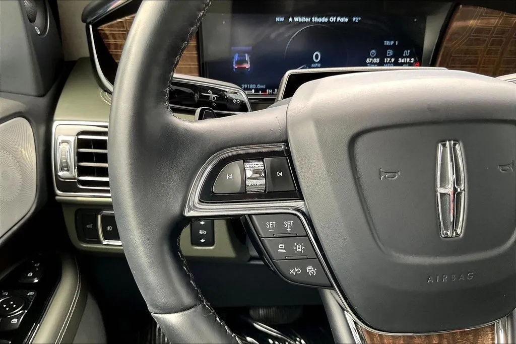 Lincoln Navigator photo 11