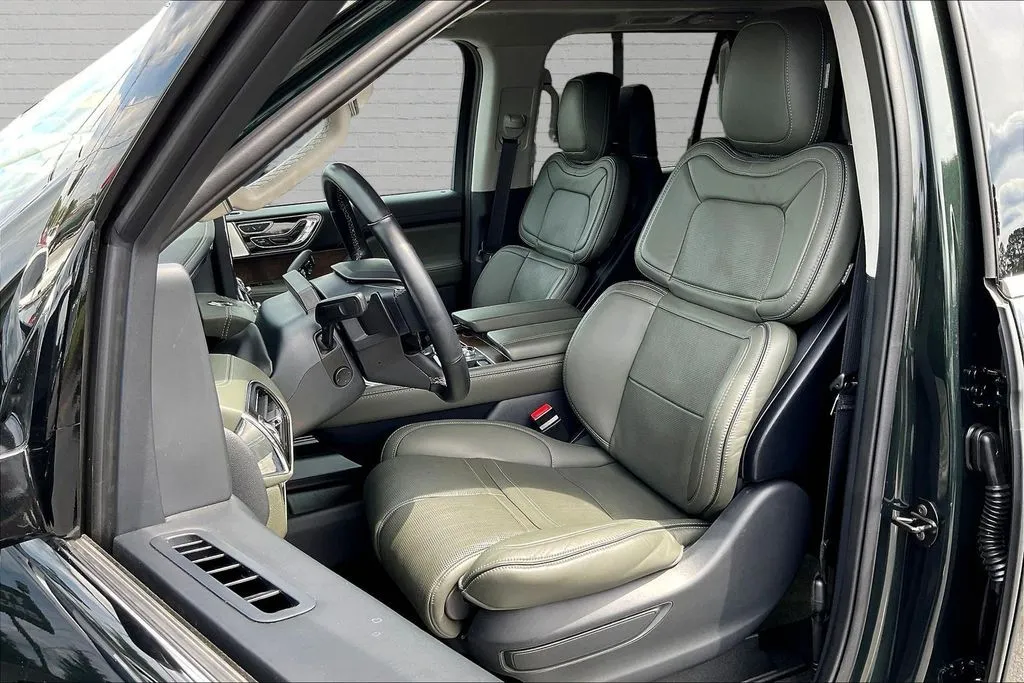 Lincoln Navigator photo 20
