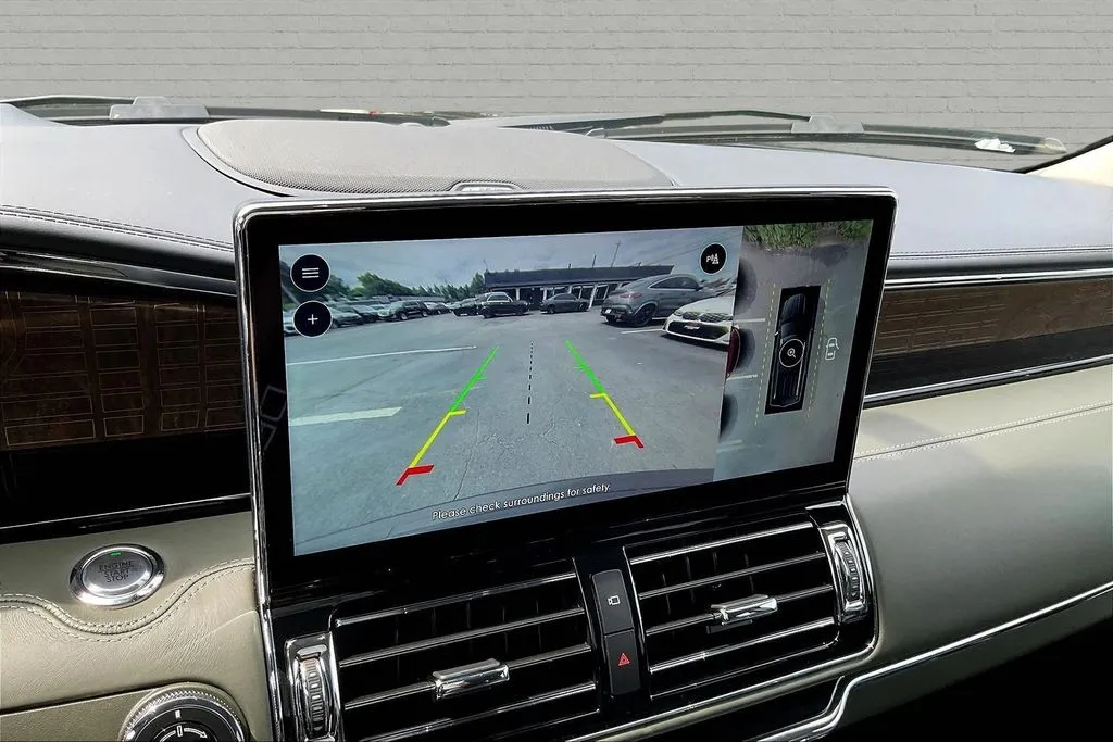 Lincoln Navigator photo 14