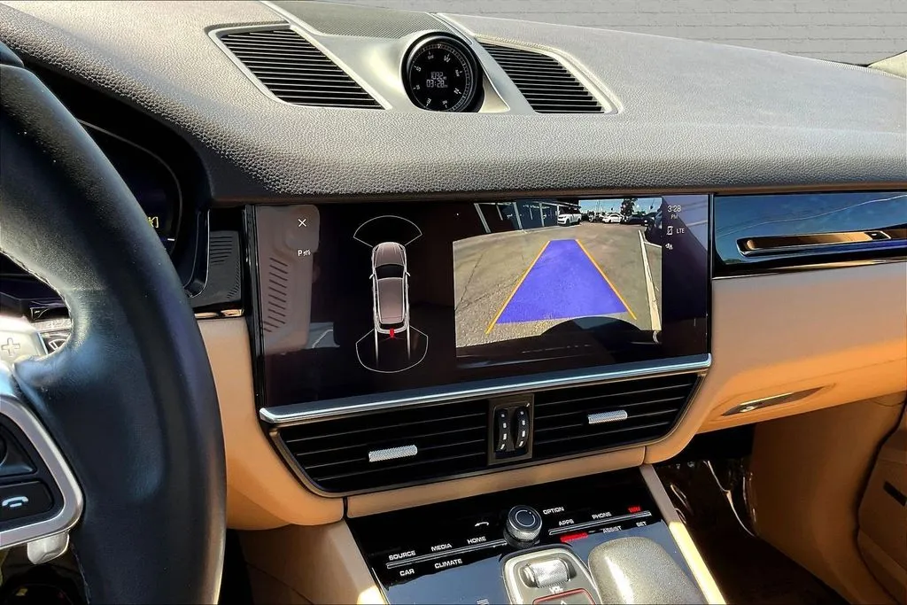 Porsche Cayenne photo 14