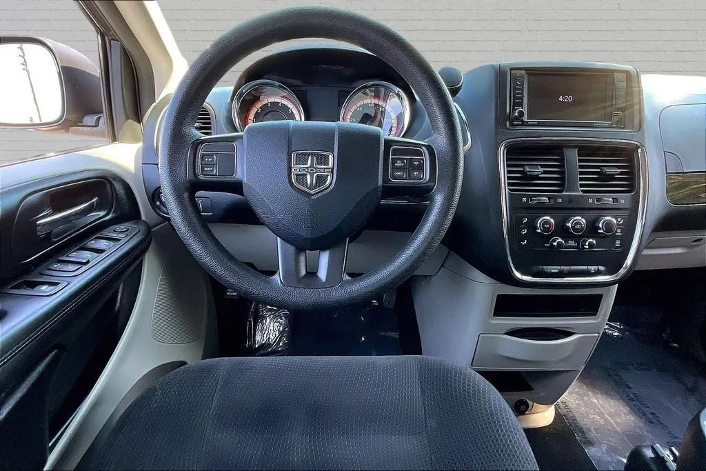 Dodge Grand Caravan photo 8