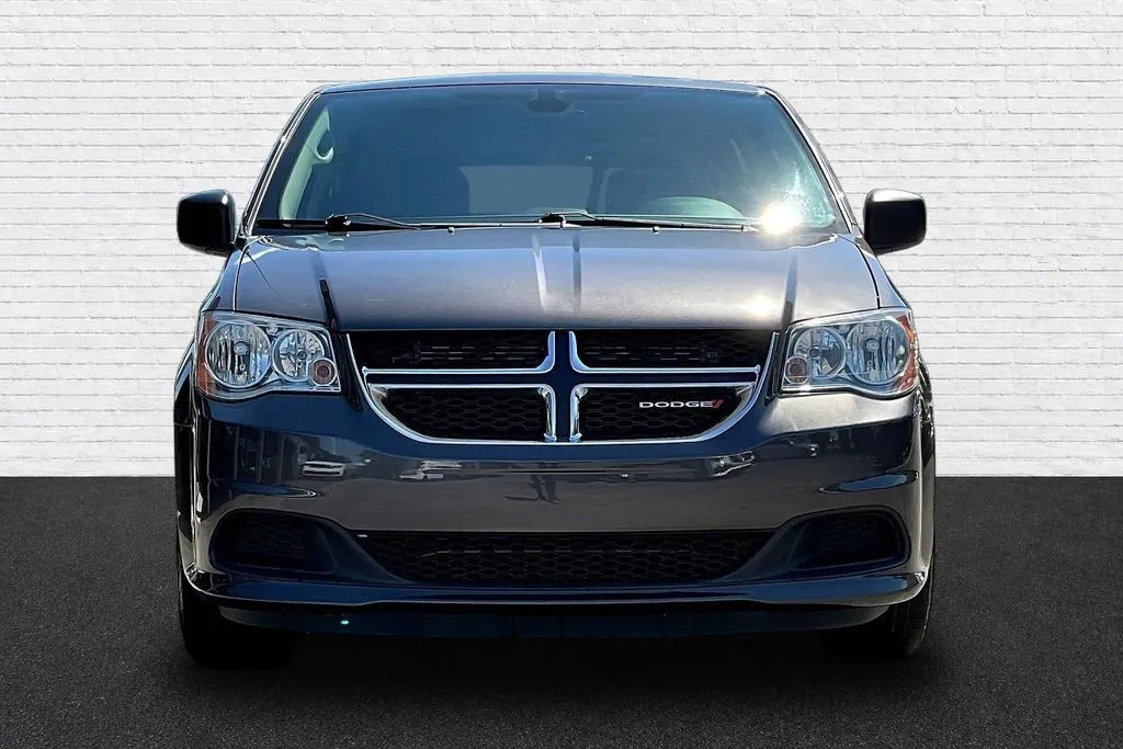 Dodge Grand Caravan photo 2