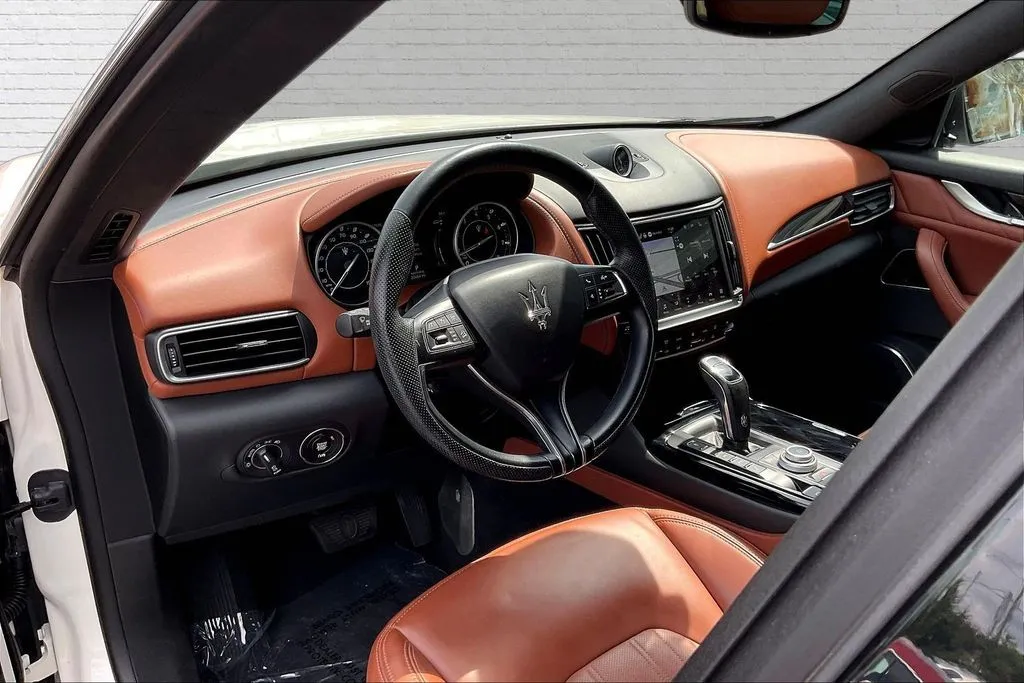 Maserati Levante photo 15