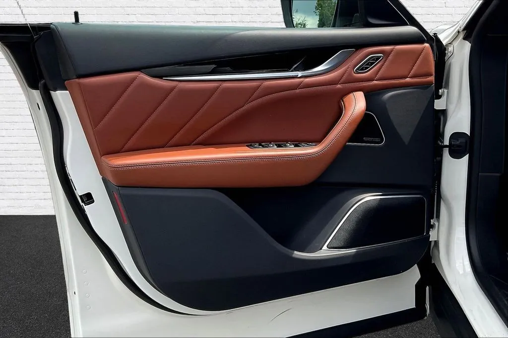 Maserati Levante photo 18