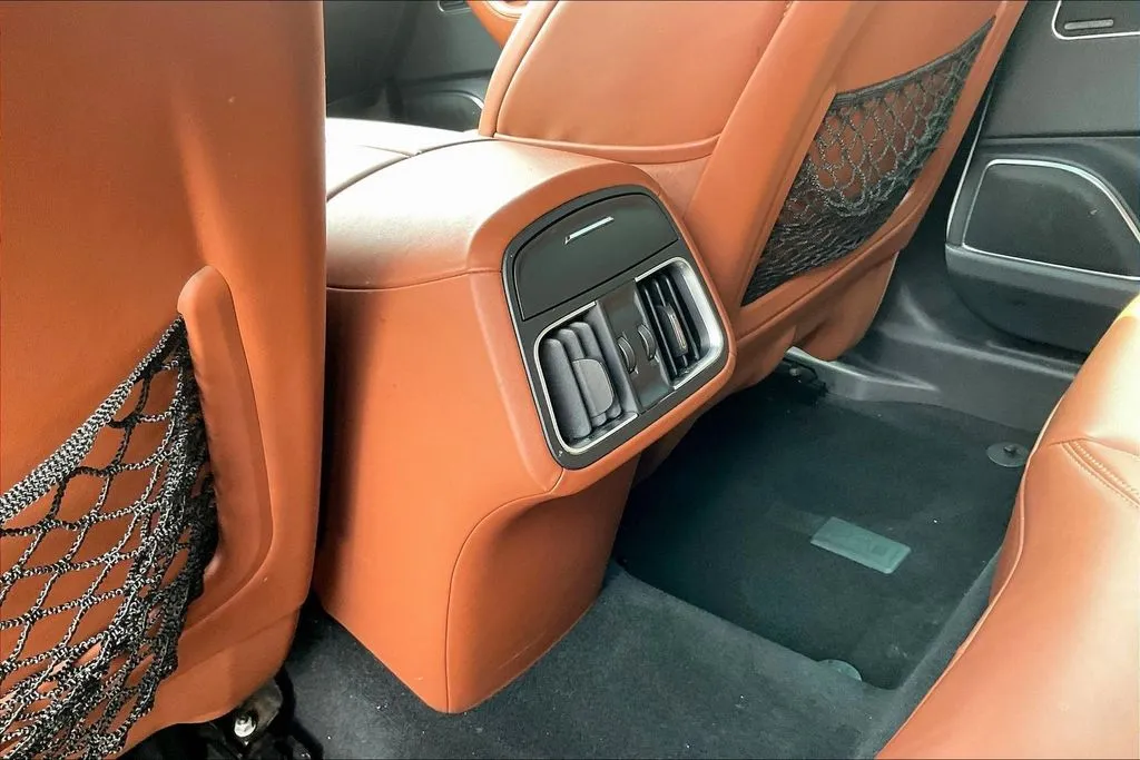 Maserati Levante photo 10