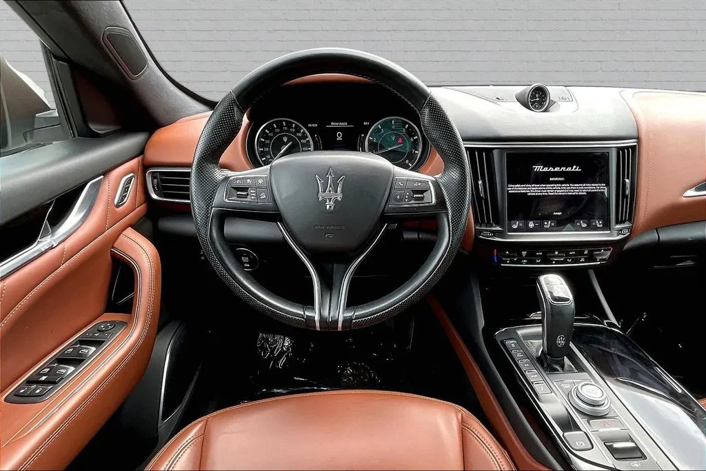 Maserati Levante photo 8
