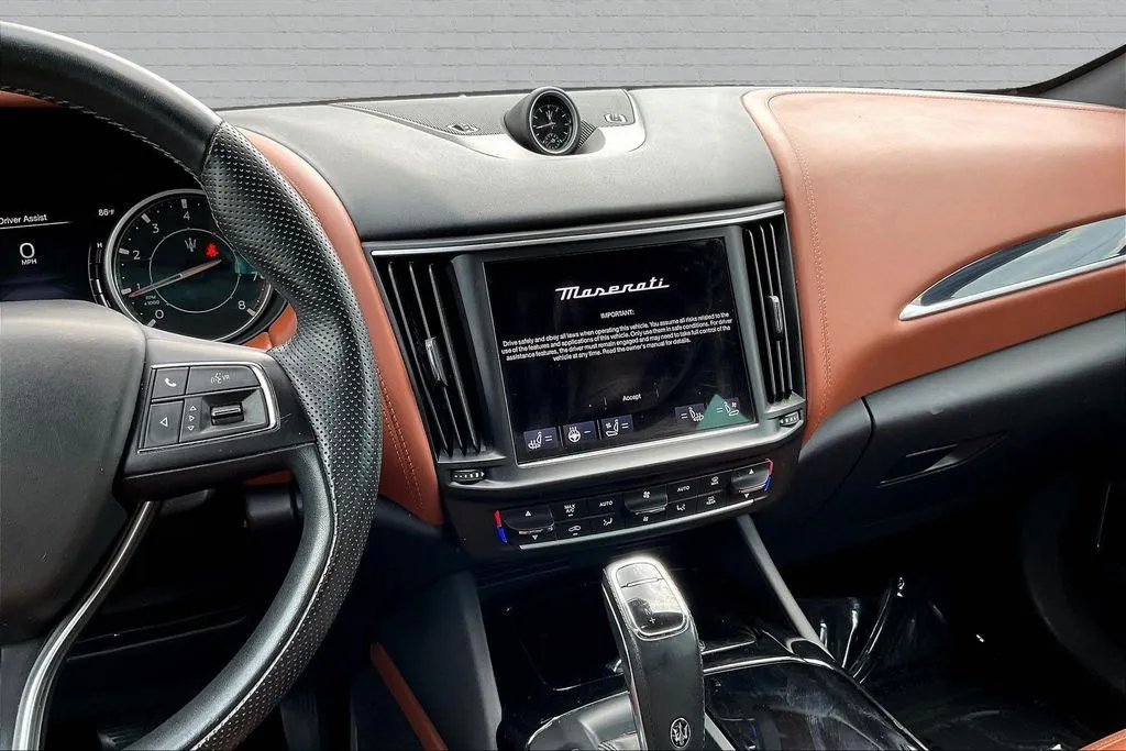 Maserati Levante photo 9