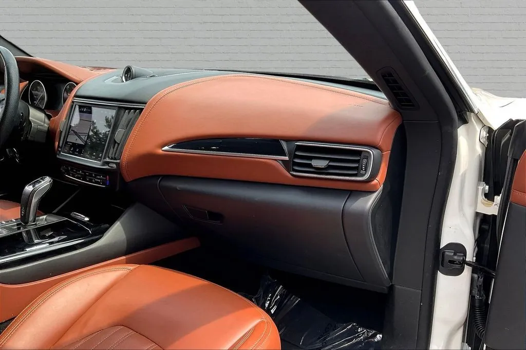 Maserati Levante photo 24