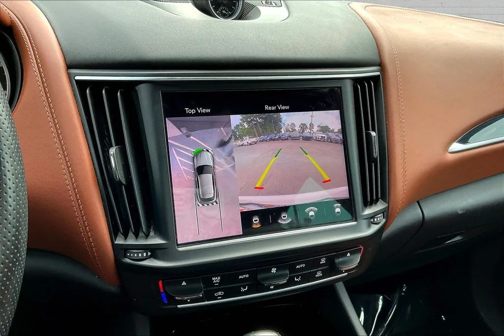 Maserati Levante photo 14