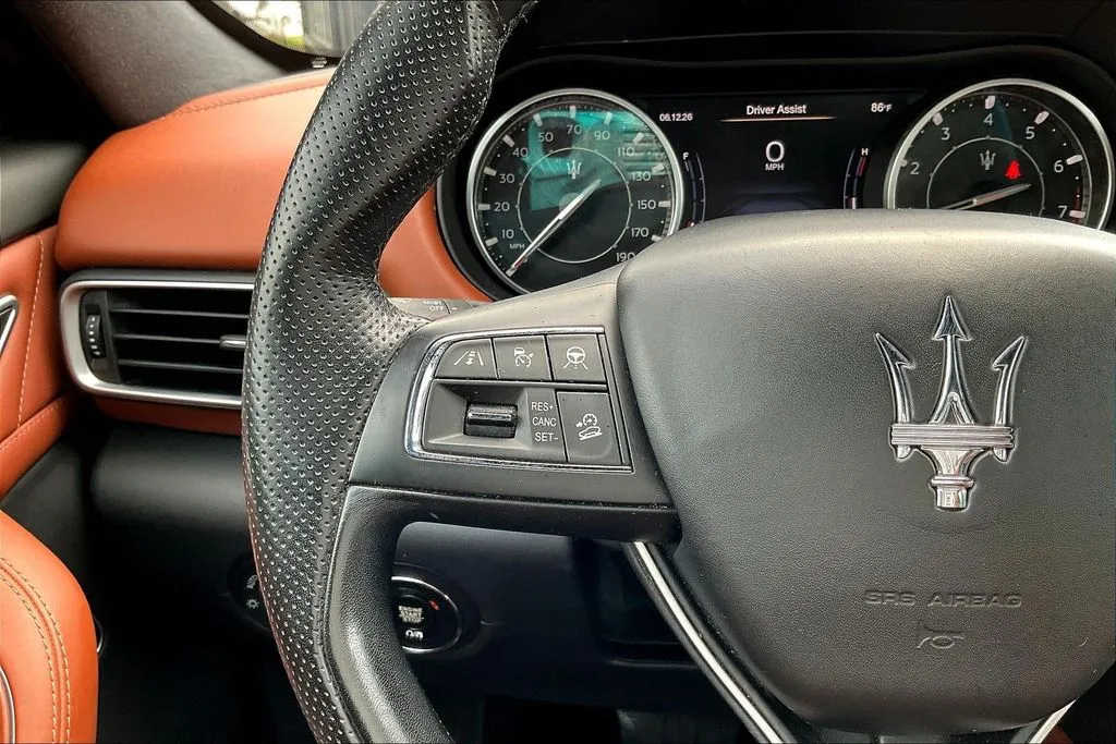 Maserati Levante photo 11