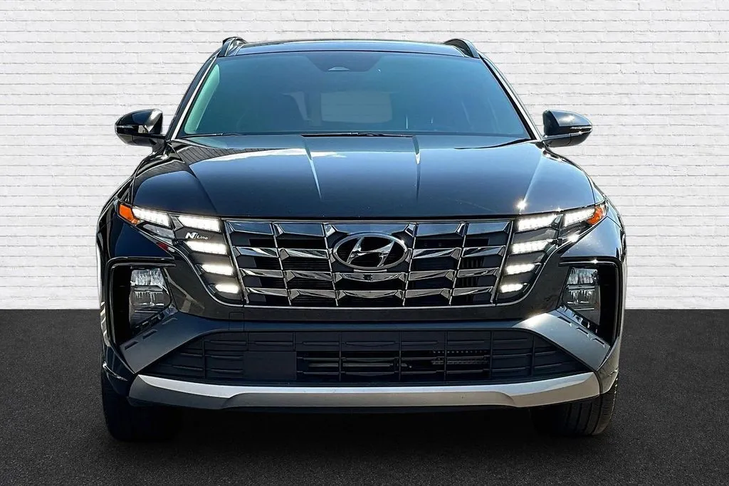 Hyundai Tucson Hybrid photo 2