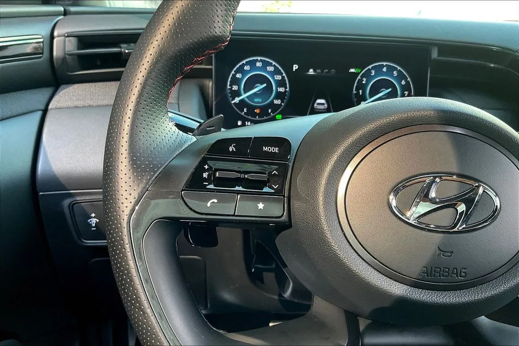 Hyundai Tucson Hybrid photo 11