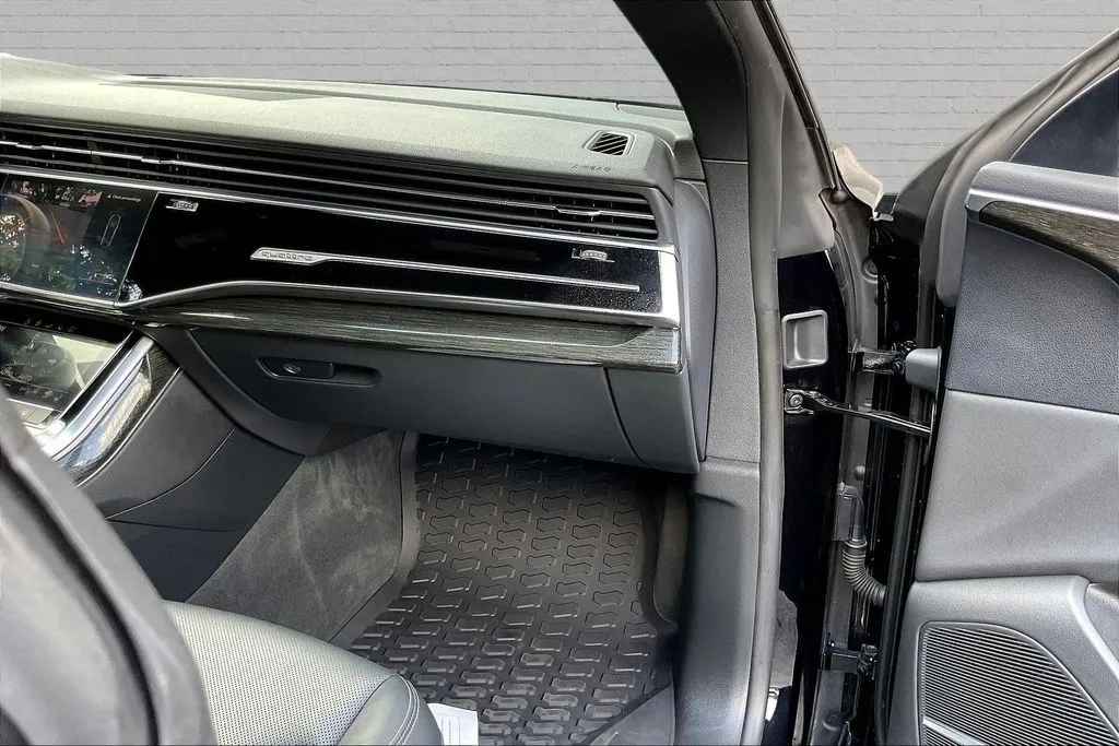 Audi Q8 photo 24