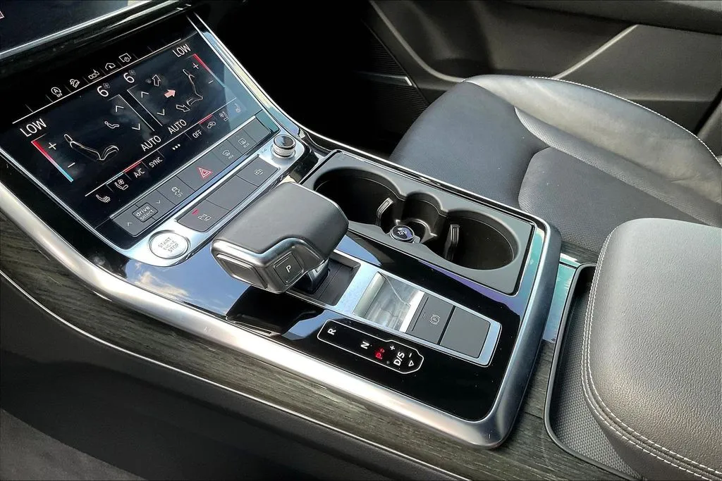 Audi Q8 photo 16