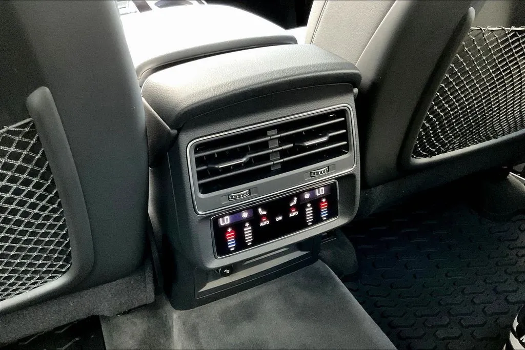Audi Q8 photo 9