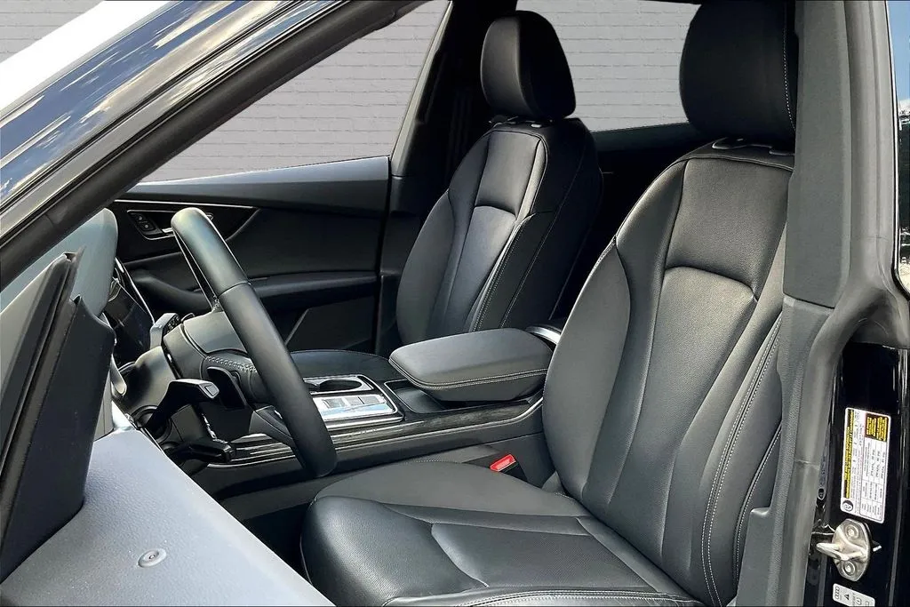 Audi Q8 photo 19