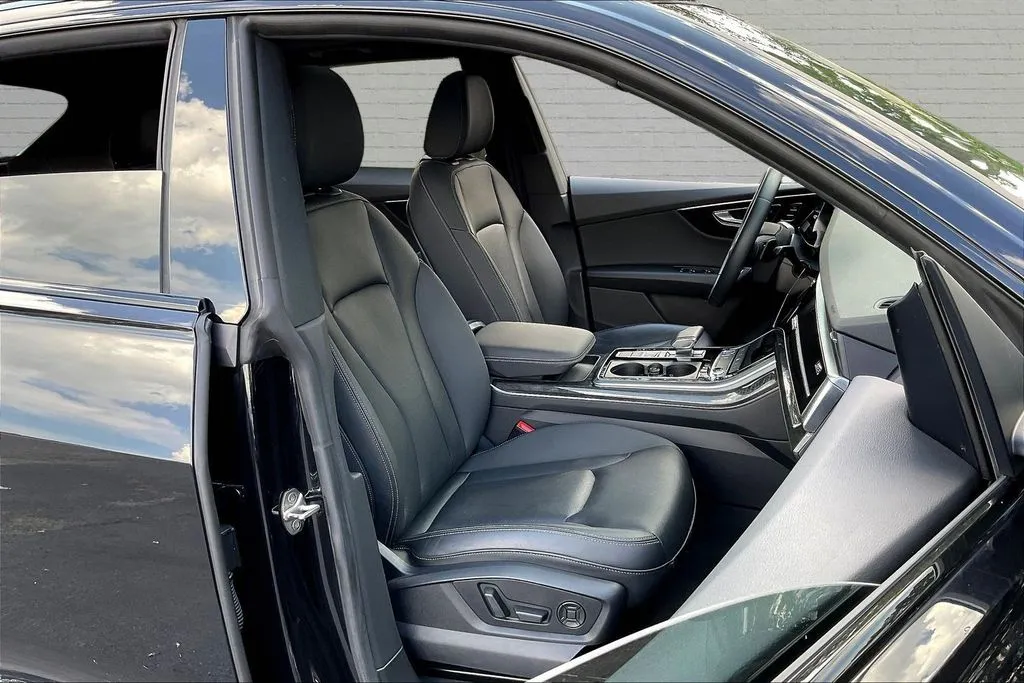 Audi Q8 photo 27