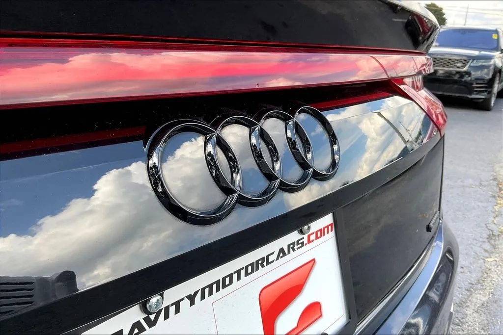Audi Q8 photo 22