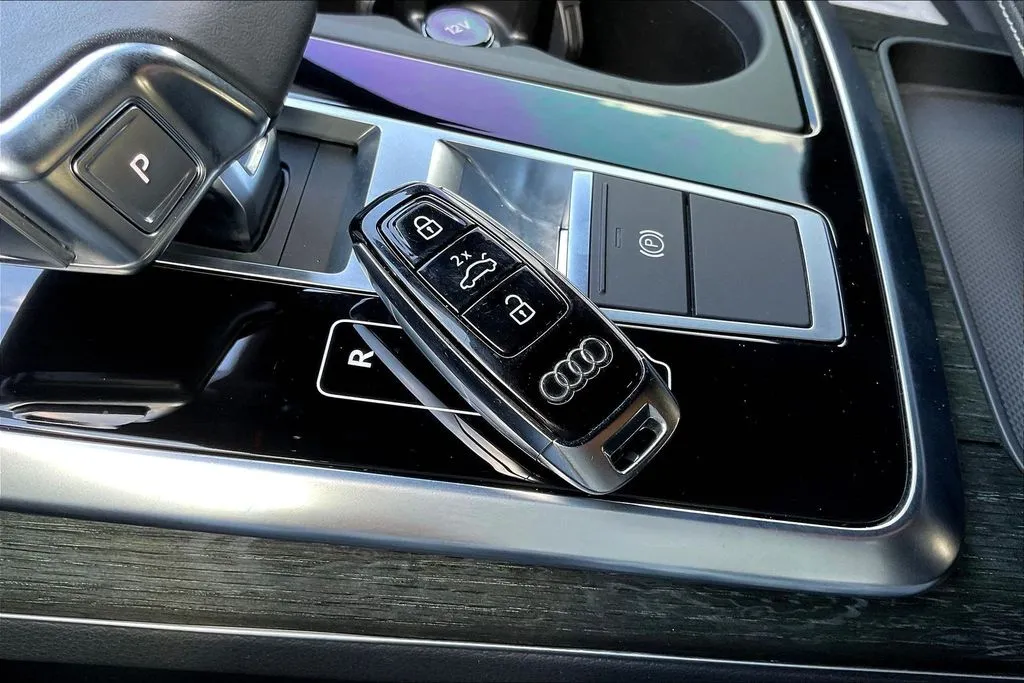 Audi Q8 photo 31