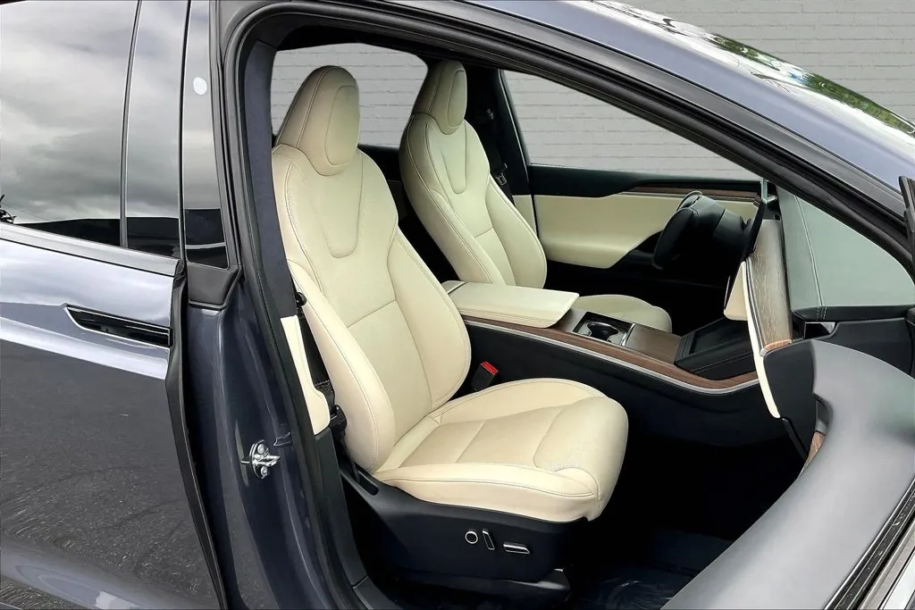2023 Tesla Model X Long Range - Photo 20