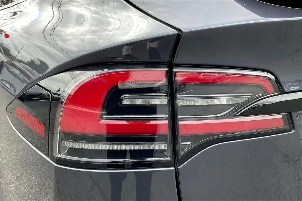 Tesla Model X photo 14