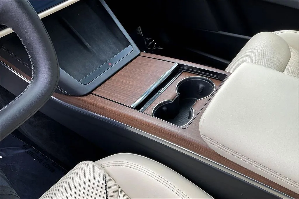 Tesla Model X photo 9