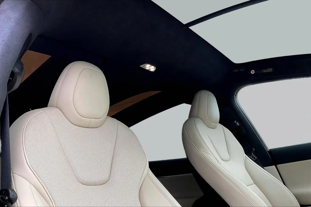 2023 Tesla Model X Long Range - Photo 18