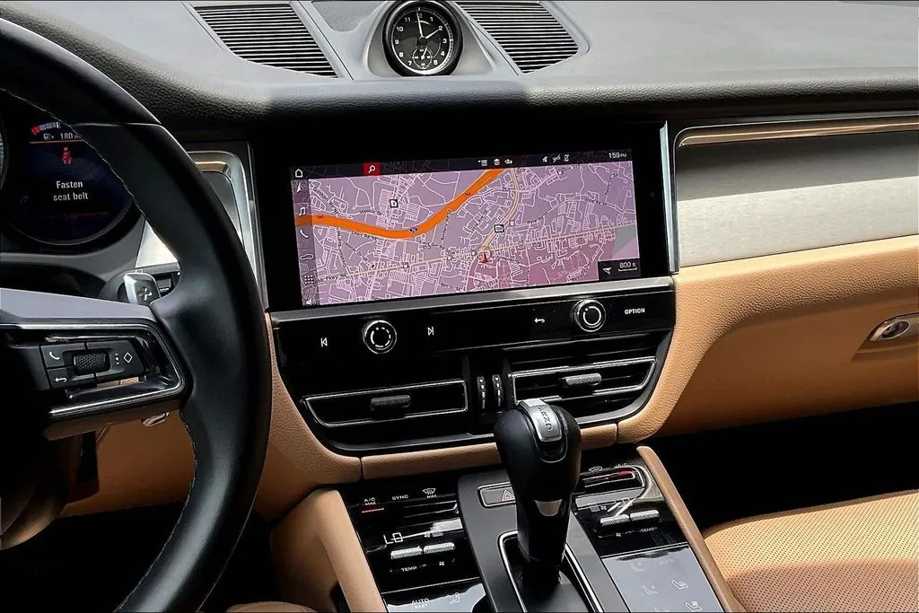 Porsche Macan photo 9