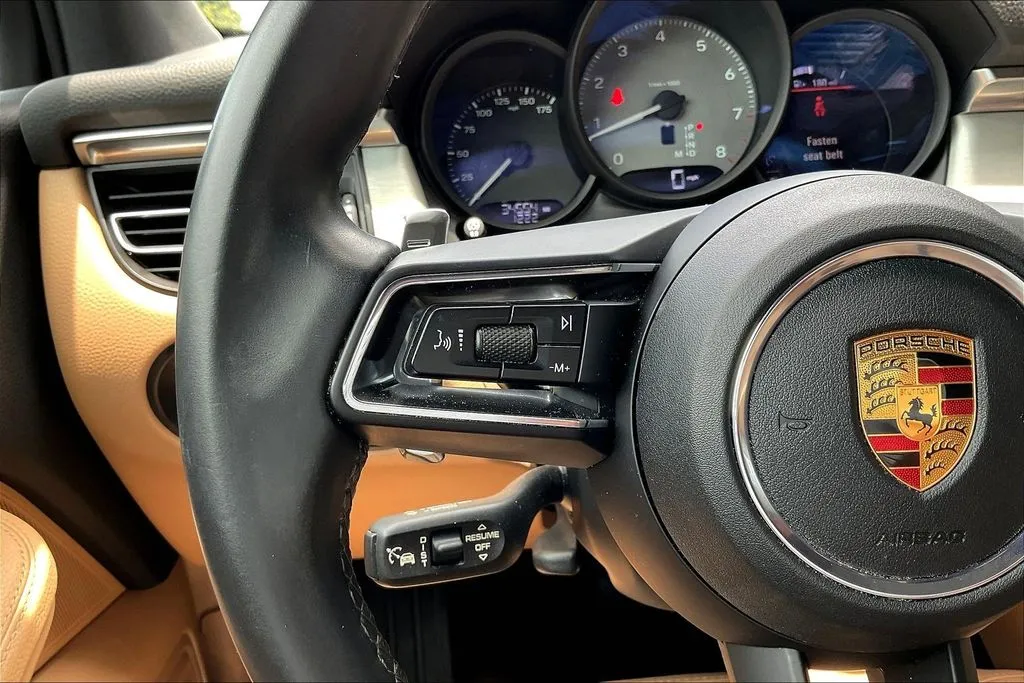 Porsche Macan photo 11