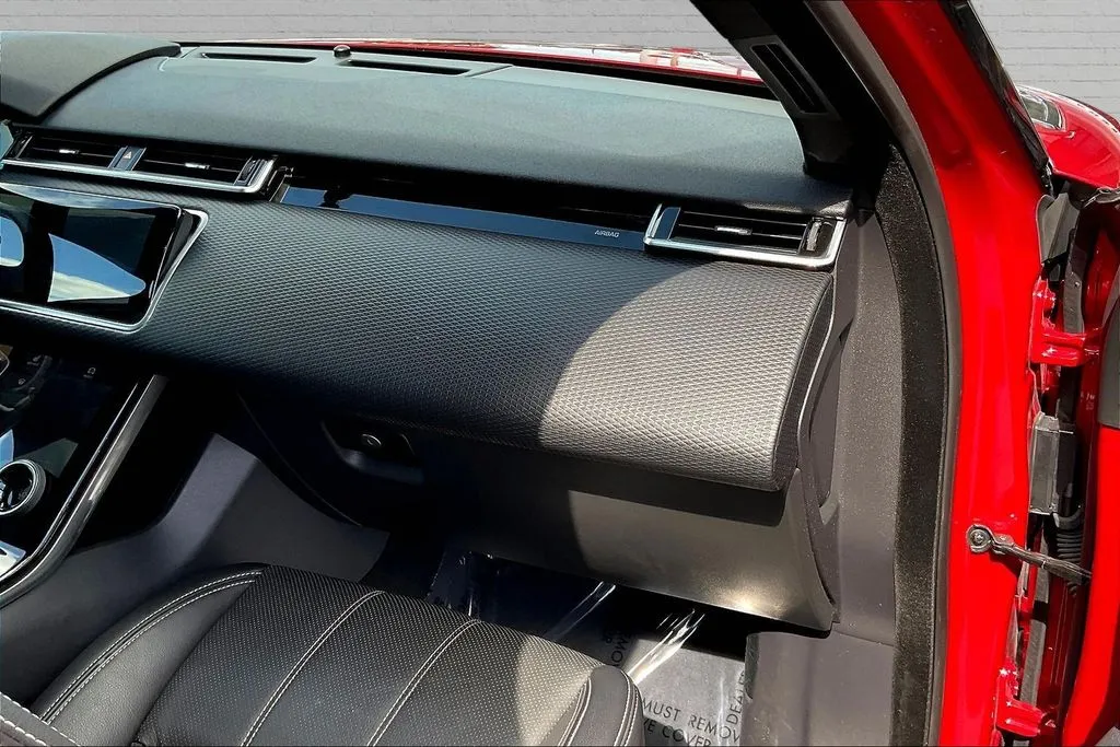 Land Rover Range Rover Velar photo 25