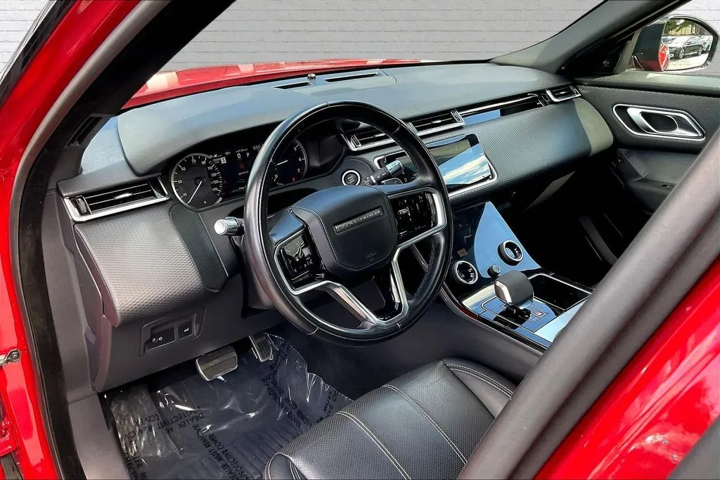 Land Rover Range Rover Velar photo 16