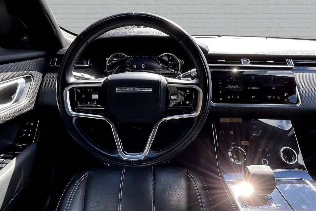 Land Rover Range Rover Velar photo 8