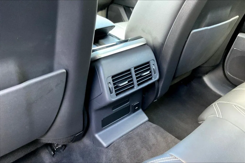 Land Rover Range Rover Velar photo 10