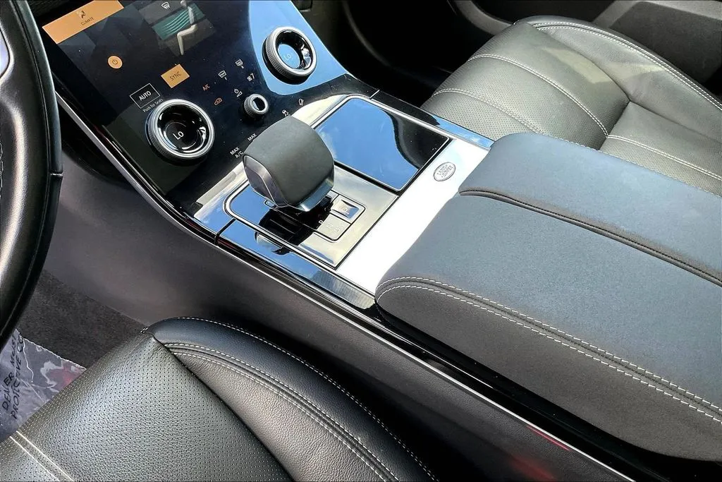 Land Rover Range Rover Velar photo 17