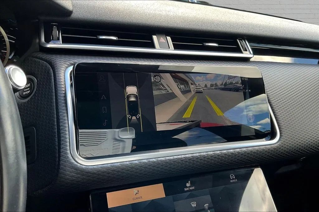 Land Rover Range Rover Velar photo 14