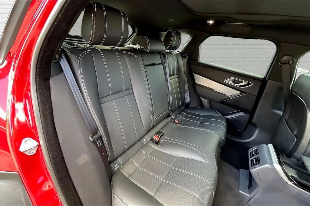 Land Rover Range Rover Velar photo 24