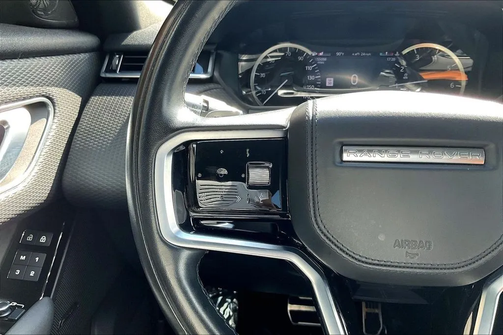 Land Rover Range Rover Velar photo 11