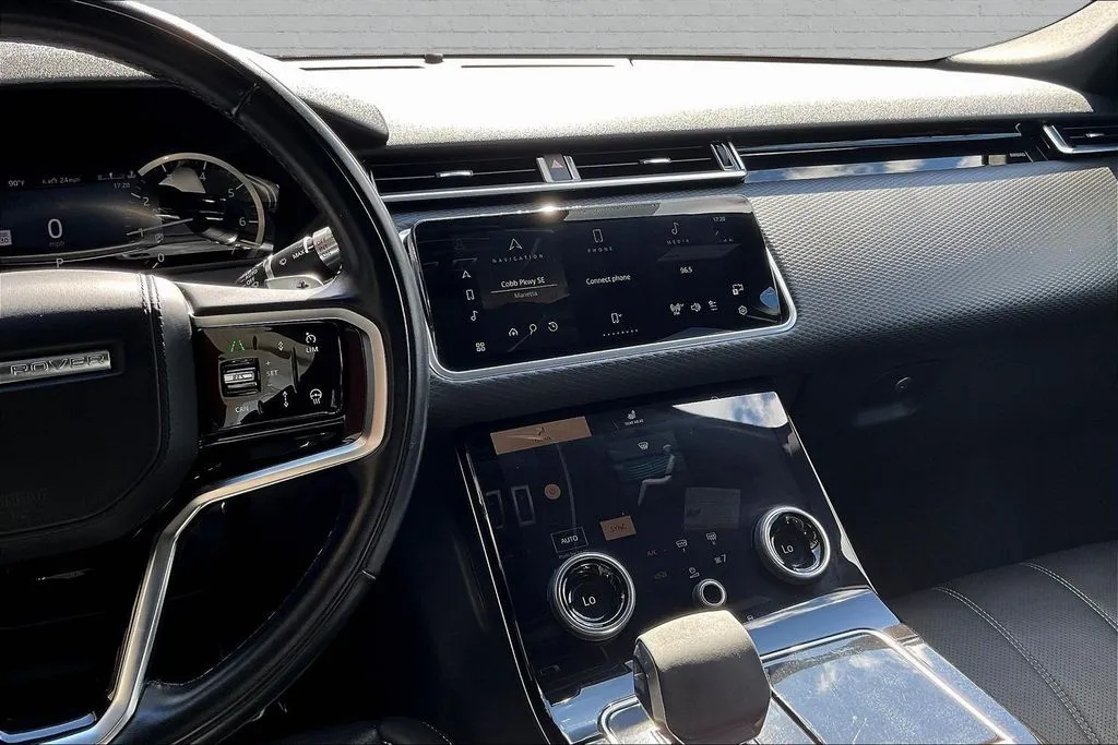 Land Rover Range Rover Velar photo 9