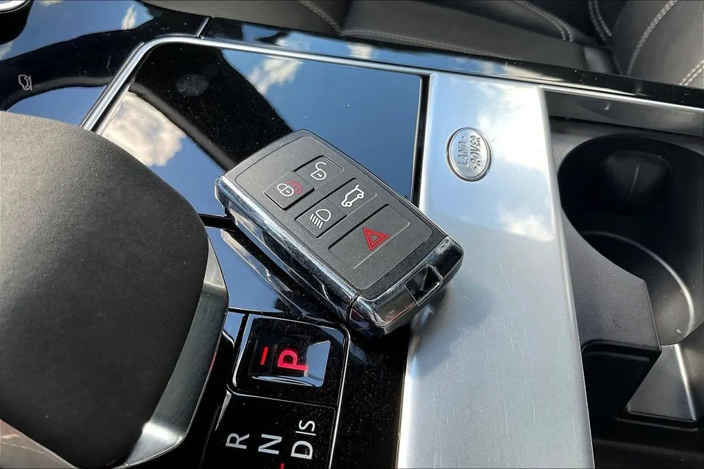 Land Rover Range Rover Velar photo 34